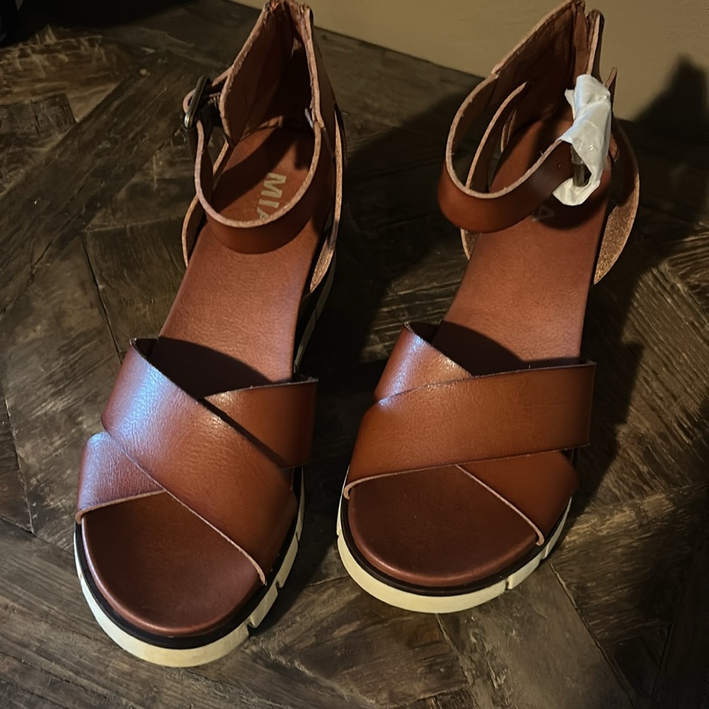 Mia Lauri sandals